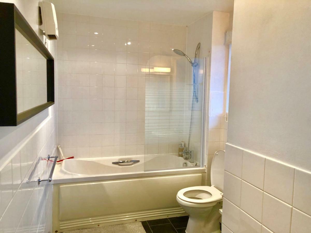 2 Bedrooms Modern Apartment, Lounge, Full Kitchen, Balcony, 5 Minutes Stratford Station Londres Exterior foto