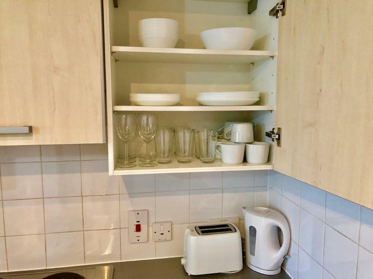 2 Bedrooms Modern Apartment, Lounge, Full Kitchen, Balcony, 5 Minutes Stratford Station Londres Exterior foto