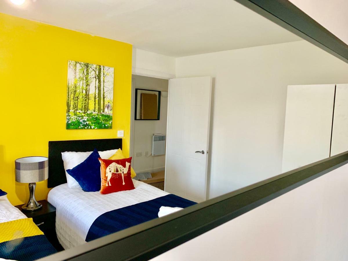 2 Bedrooms Modern Apartment, Lounge, Full Kitchen, Balcony, 5 Minutes Stratford Station Londres Exterior foto